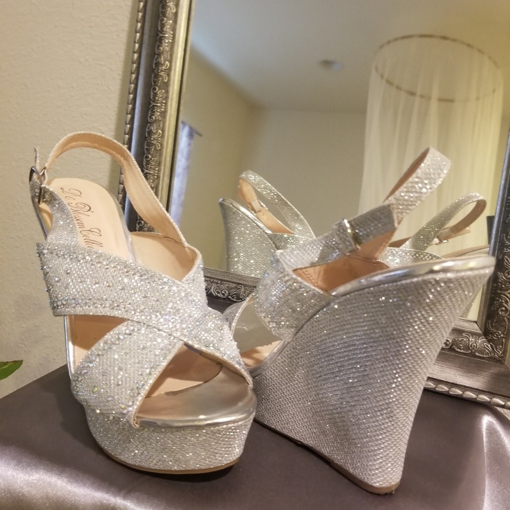 Shoes - Picture 3 of 4